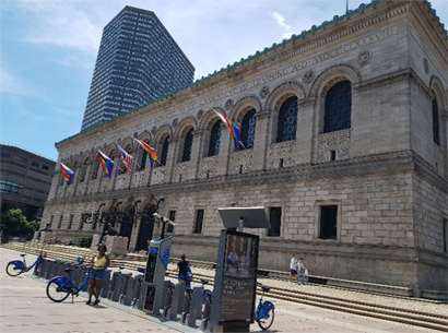 척추각이 유지되는 하체회전을 보여주는 아담 스캇의 스윙.